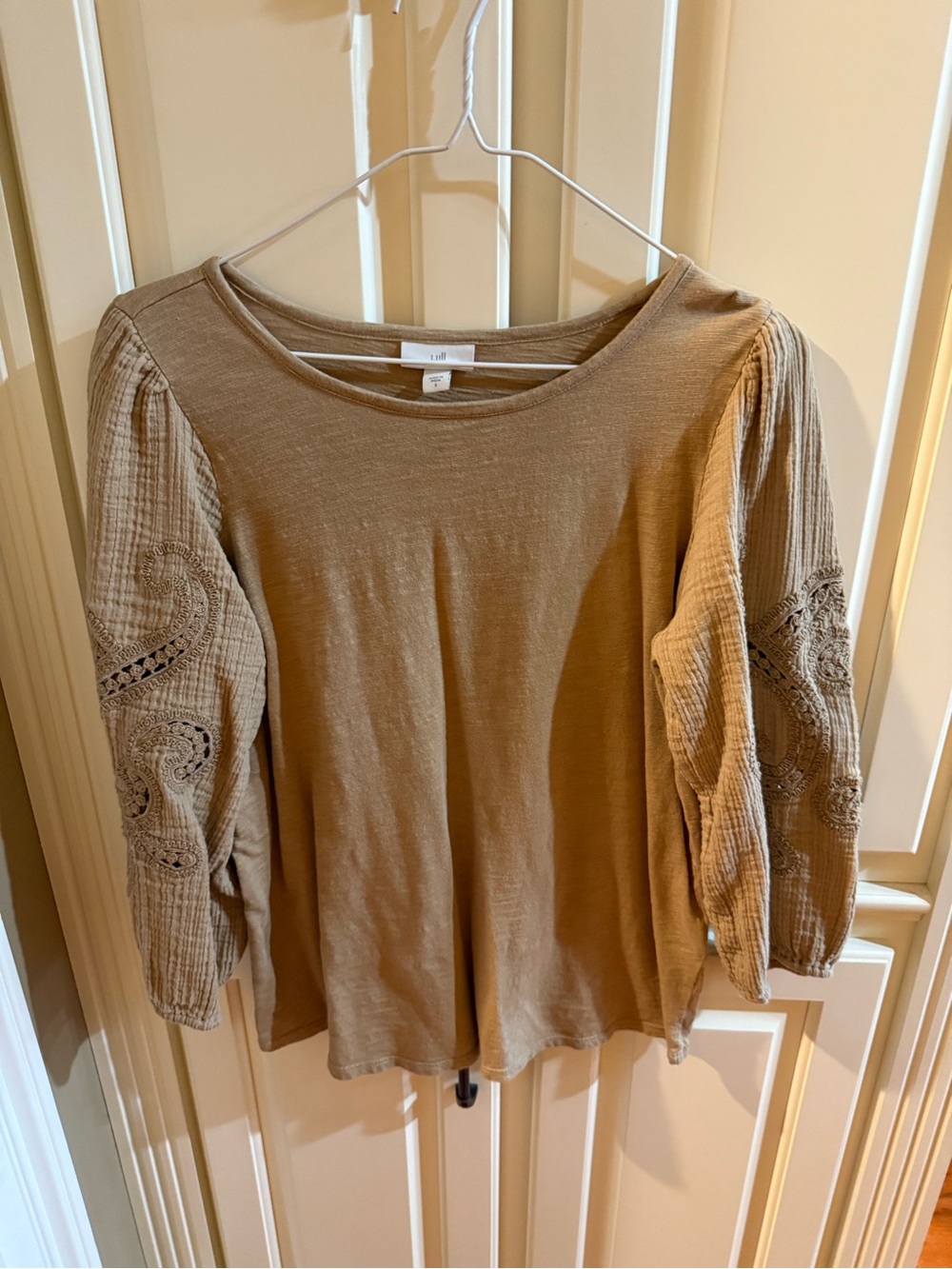 Lightweight Taupe Women's 3/4 Sleeve Top with Embroidered Sleeves